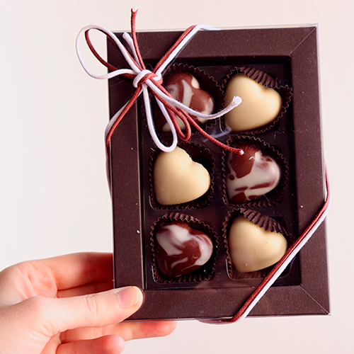 Caixa com 6 Corações de Chocolate